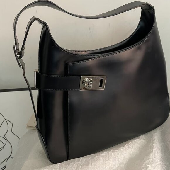 Authentic Salvatore Ferragamo Gancini Black Leather Shoulder Bag - Picture 2 of 9